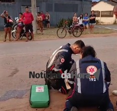 Homem supostamente embriagado derruba esposa de moto e foge sem prestar socorro em Rio Branco